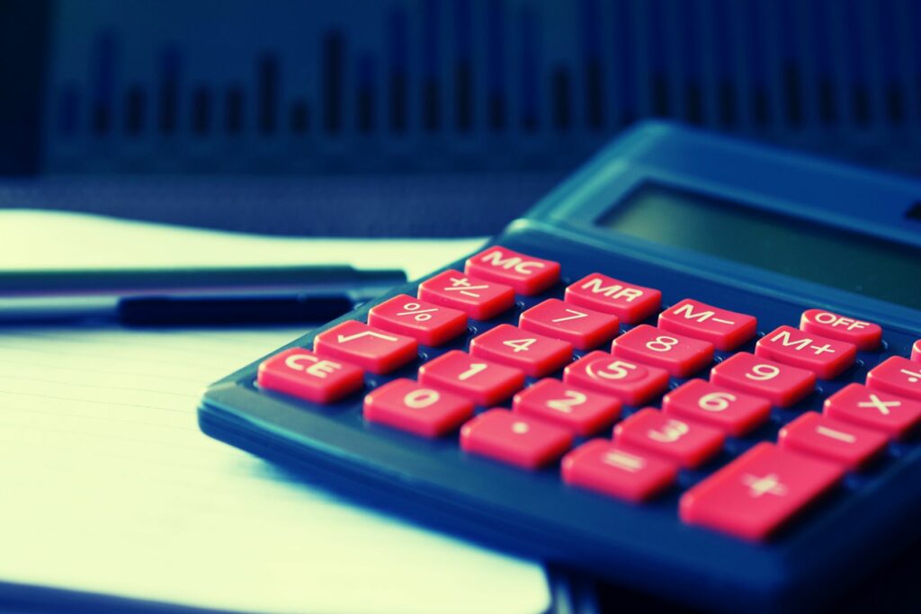 calcul cotisations sociales indépendant