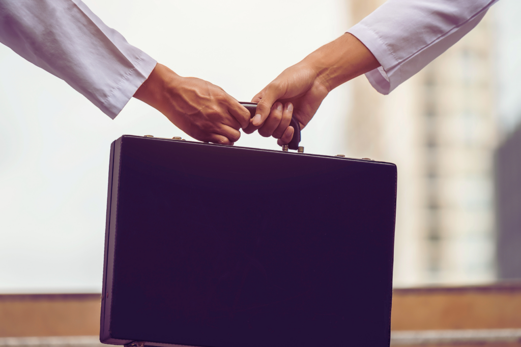 Passation entreprise garantie croisée associés