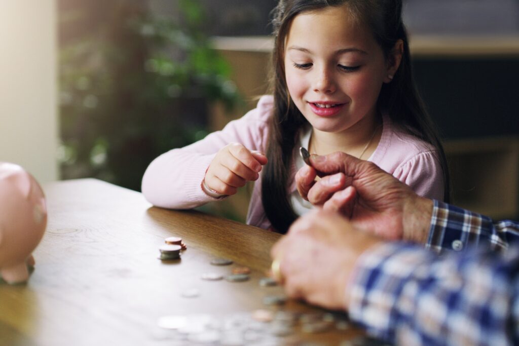 petite fille qui économise grâce à son livret A