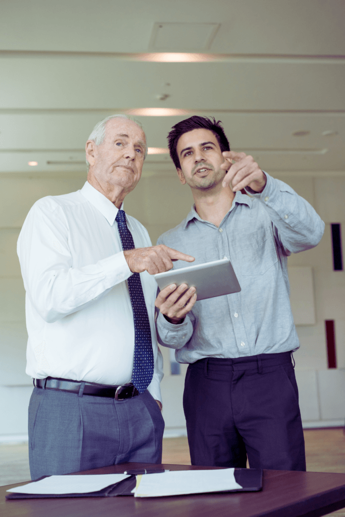 associés d'âges très différents